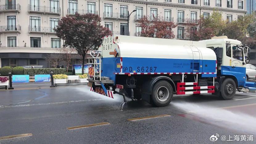 最新的洒水车,最新洒水车，城市环境的守护者